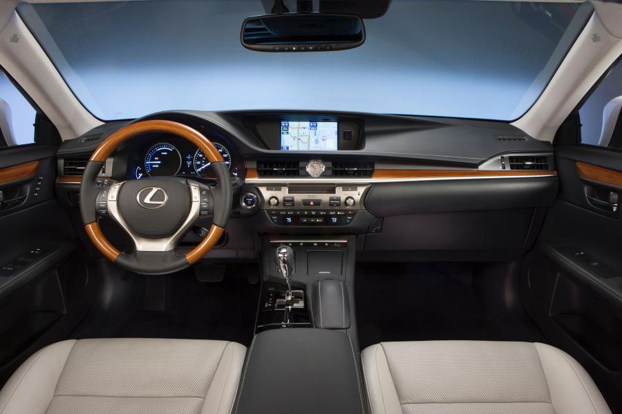  Lexus ES300h 2012 года  (фото 12 из 44)